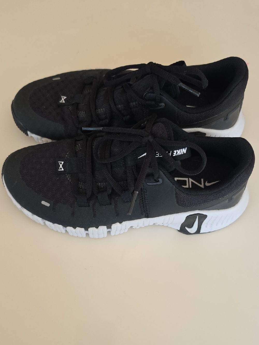 Nike Black and White Metcon 4 Womens Sneakers Size 7.5
